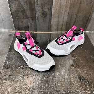 North Face Water Shoes Womens Size 6 Black Pink Skagit White